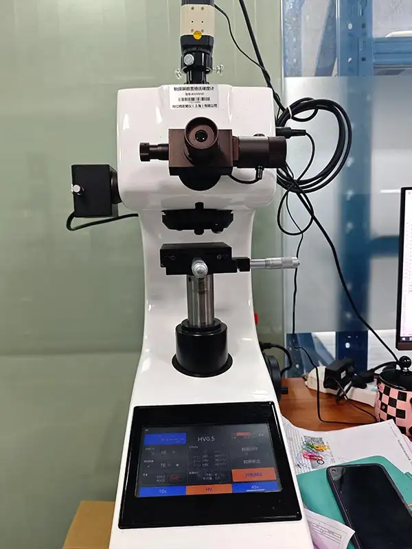 Tester di durezza Vickers
